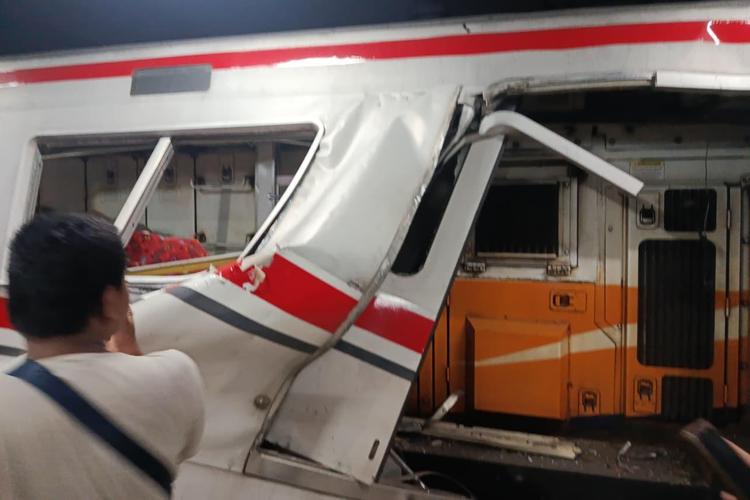Kecelakaan Kereta Di Stasiun Bekasi Timur, Dua Orang Tewas
