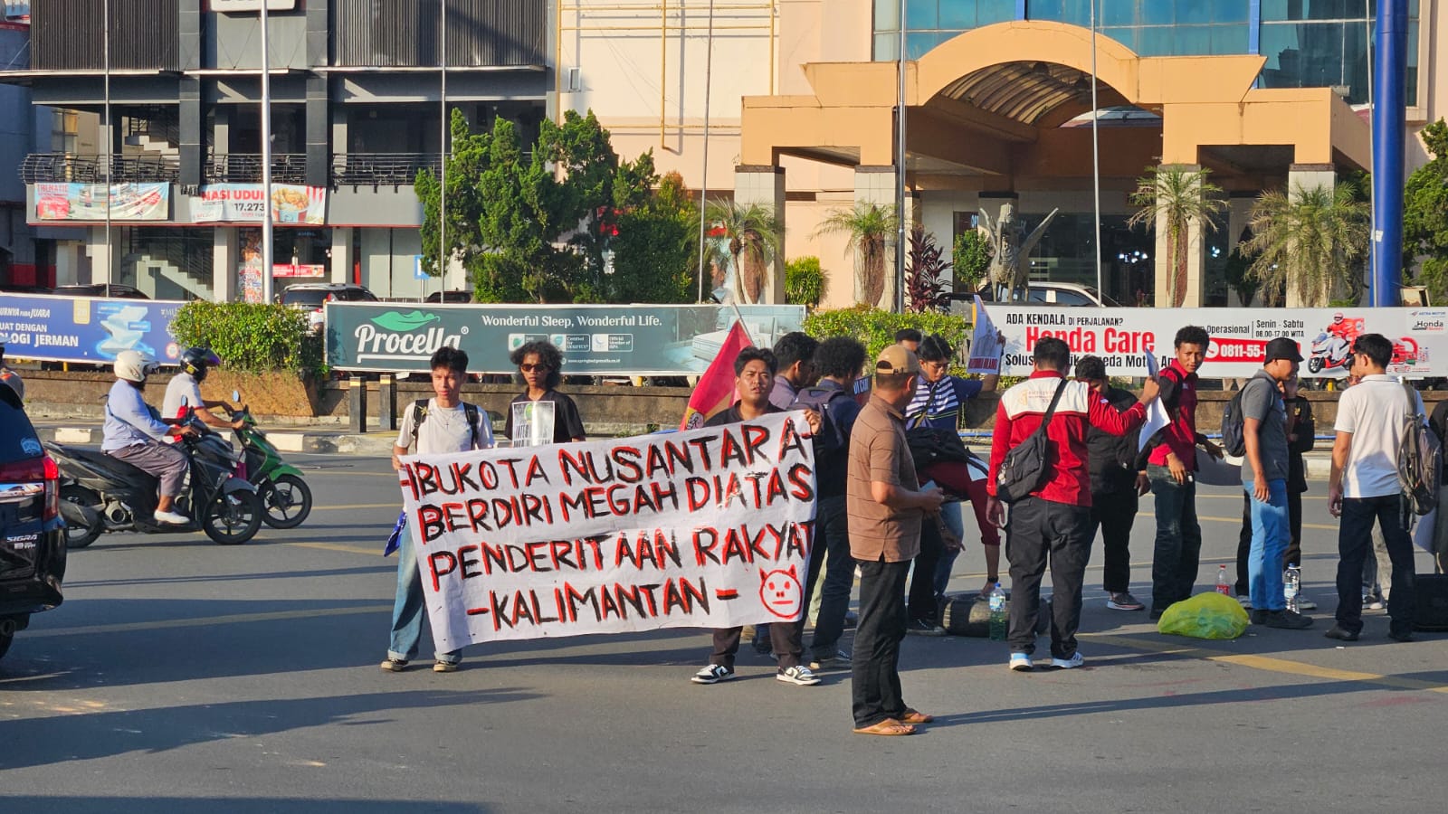 Aksi “Pencerdasan Publik” Kembali Digelar, Aliansi Rakyat Kaltim Soroti Hak Angket DPRD