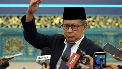 Pelantikan Rocky Gerung Langkah Tepat Untuk Perbaikan Indonesia Dari Dalam